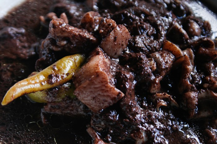 How to cook dinuguan tagalog style