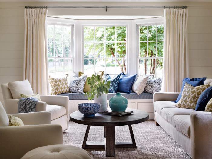 How to decorate bay window in living room