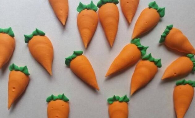 How to Make a Stuffed Carrot Decoration